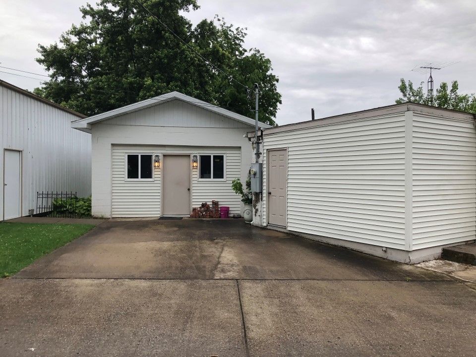 819 S Main St, Harrisburg, IL 62946